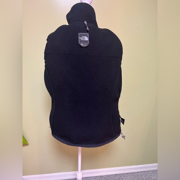 The North Face Women's Full-Zip Fleece Jacket, Size Medium-Black color. - Picture 14 of 14